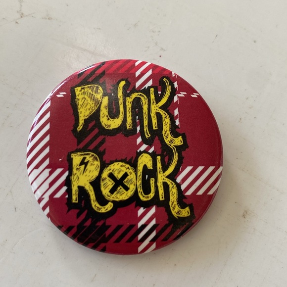 Vintage Novelty Button Pins Bundle of 4 - Picture 5 of 7